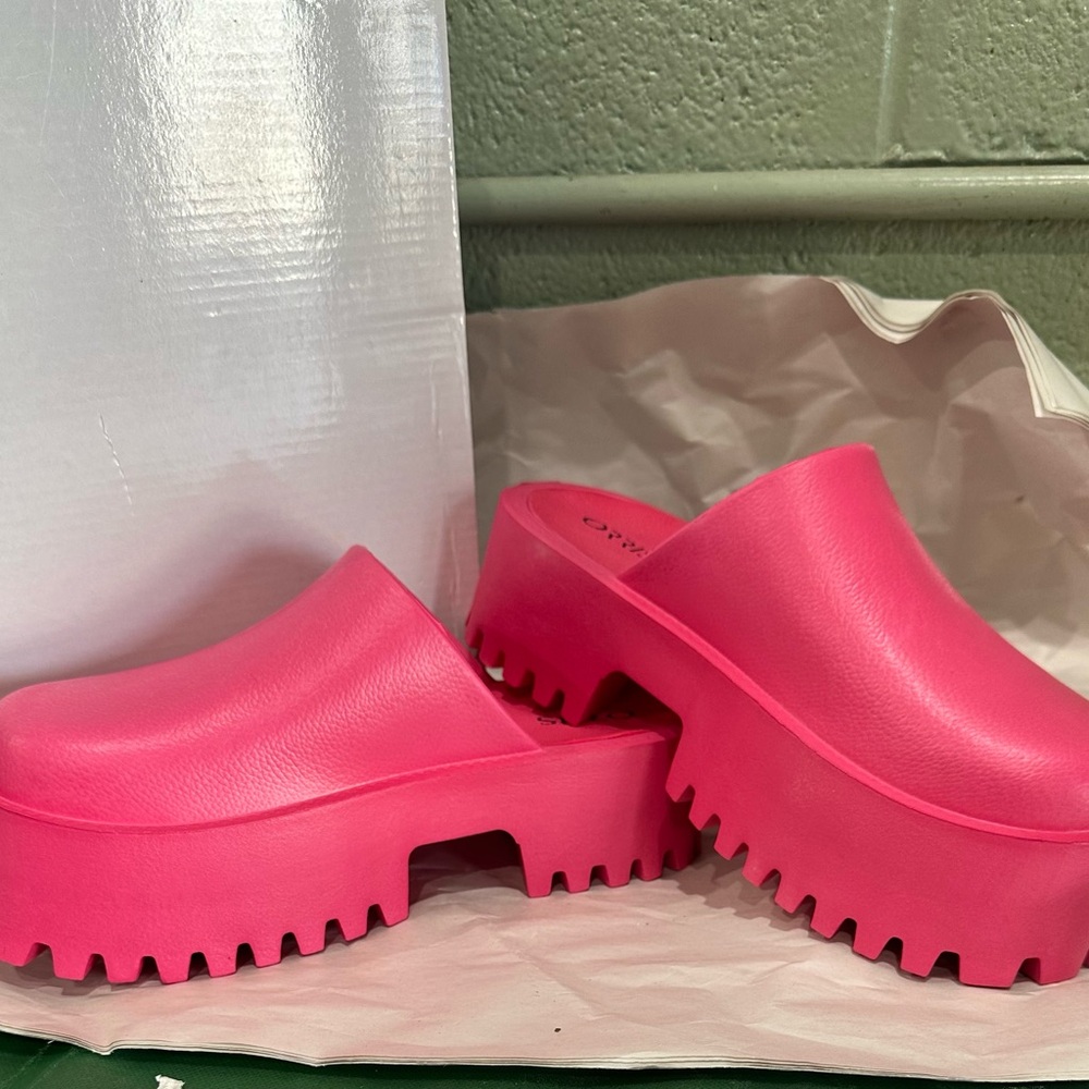 Orris Pink Platform Clogs